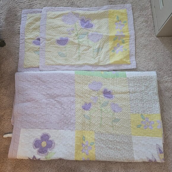 Patch of Flowers 3 Piece Reversible Full/Queen Quilt Set - Picture 2 of 7